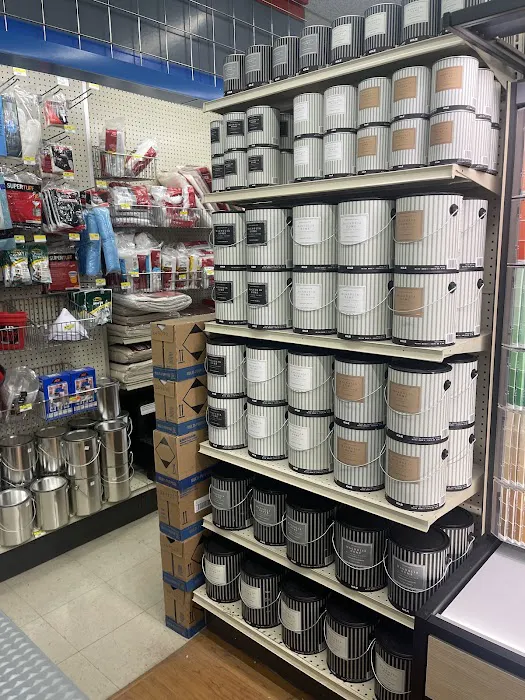Paul's Hardware/Grdn Ctr 5