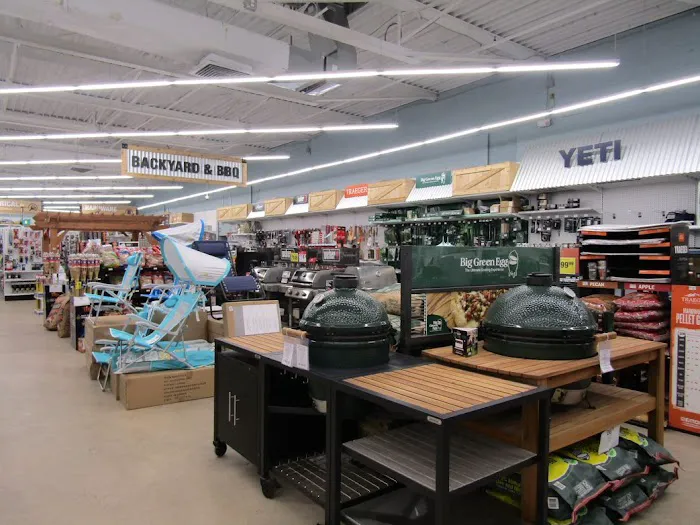 Salk's Ace Hardware & Marine 3