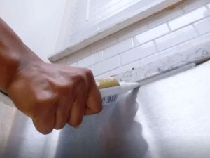 How to Select the Right Caulk for Home Repairs: Expert Tips and Advice